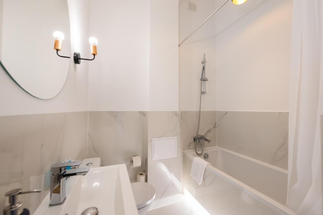 Old Town Basilisk Apartment Варшава Экстерьер фото