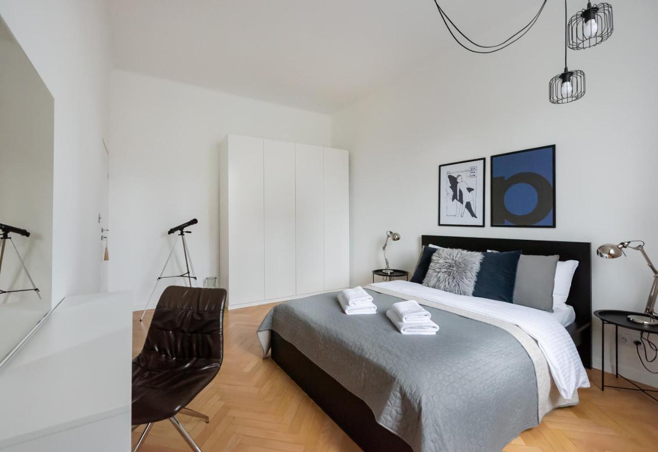 Old Town Basilisk Apartment Варшава Экстерьер фото